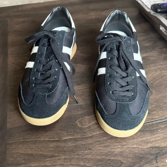 Gola Black and White Athletic Shoes - Picture 2 of 5